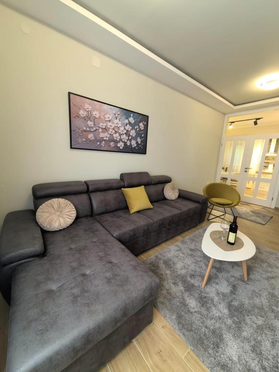 Apartamento Sunny Hill - Parking - Fenced Garden - Luxury Loft Kotor Exterior foto