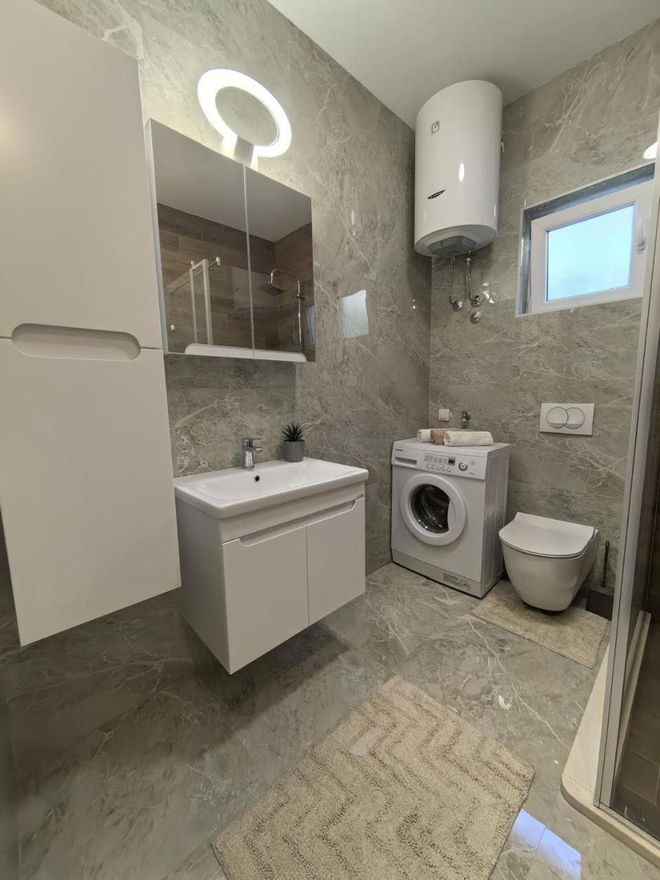 Apartamento Sunny Hill - Parking - Fenced Garden - Luxury Loft Kotor Exterior foto