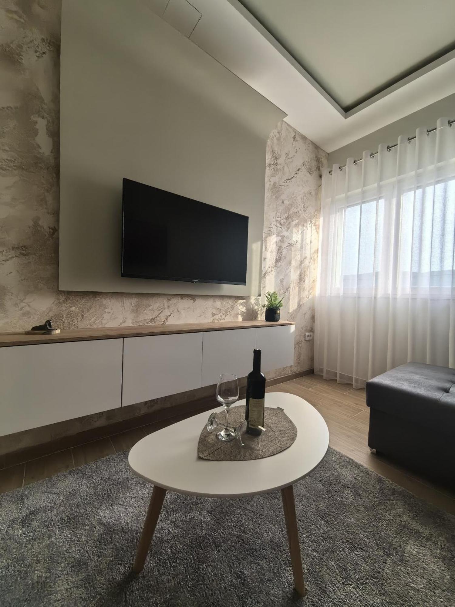Apartamento Sunny Hill - Parking - Fenced Garden - Luxury Loft Kotor Exterior foto